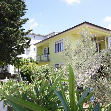 Two Bedroom Apartment, Nice Neighborhood, Free Parking, Wifi 普拉 外观 照片
