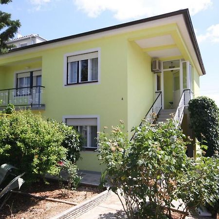 Two Bedroom Apartment, Nice Neighborhood, Free Parking, Wifi 普拉 外观 照片