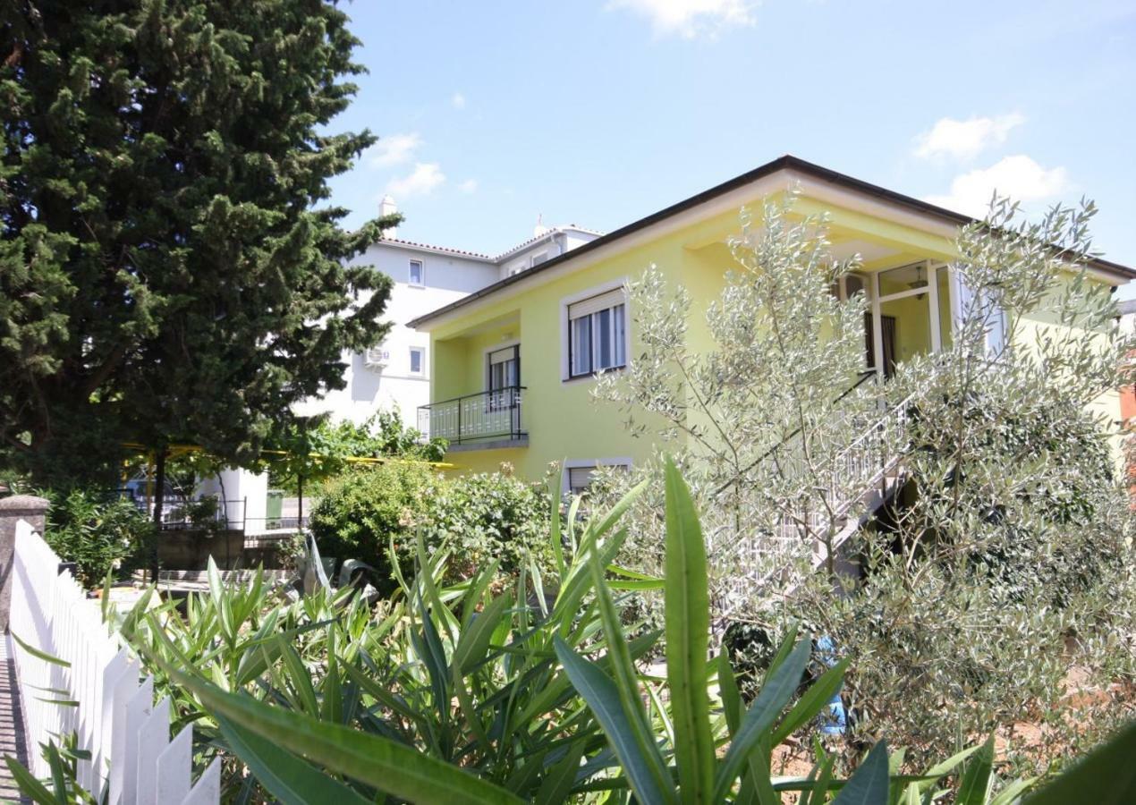 Two Bedroom Apartment, Nice Neighborhood, Free Parking, Wifi 普拉 外观 照片