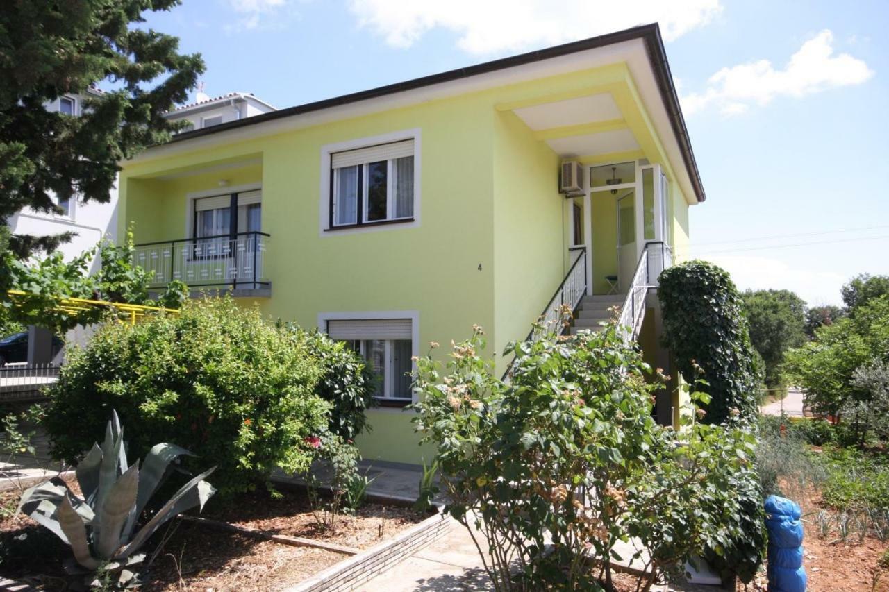 Two Bedroom Apartment, Nice Neighborhood, Free Parking, Wifi 普拉 外观 照片