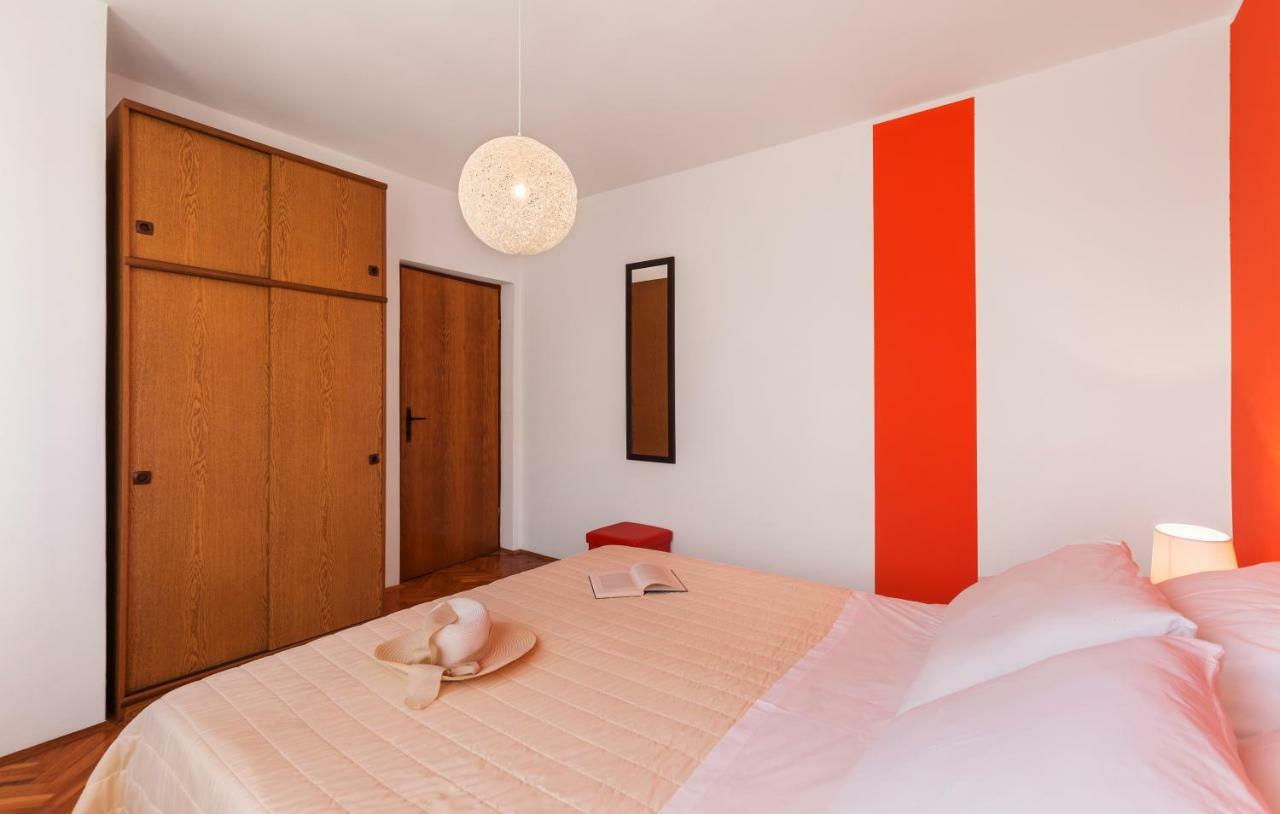 Two Bedroom Apartment, Nice Neighborhood, Free Parking, Wifi 普拉 外观 照片